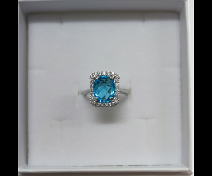 Anello in Topazio Azzurro con zirconi